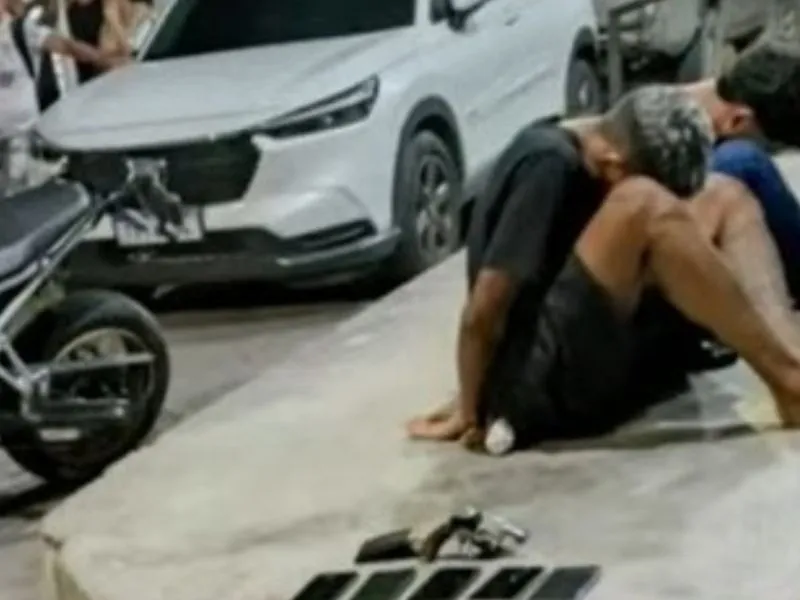 Polícia prende dupla armada após série de assaltos a pedestres na região central da capital